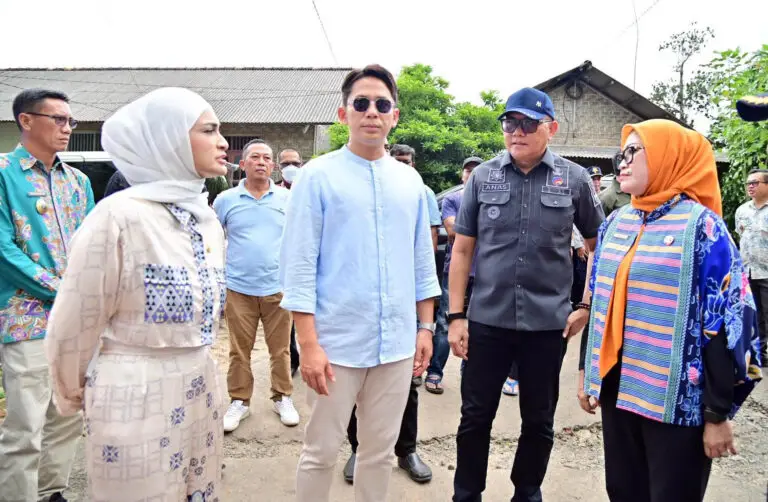 Tanggapi Keluhan Masyarakat, Putri Zulhas Bersama Bupati Terpilih Bakal Perbaiki Penerangan Jalan di Lampung Selatan