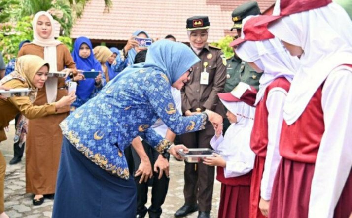 Launching Makan Bergizi Gratis Perdana di Lampung Selatan, Sasar 2.482 Siswa di Kecamatan Kalianda