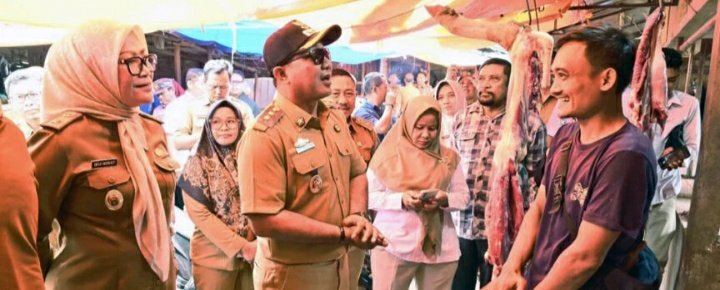 Jelang Ramadan, Wabup Syaiful Pantau Ketersediaan dan Harga Bahan Pokok di Pasar Inpres Kalianda