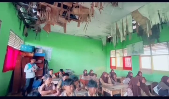 Miris,Masih Ada SDN di Lamsel Kondisinya Model Begini