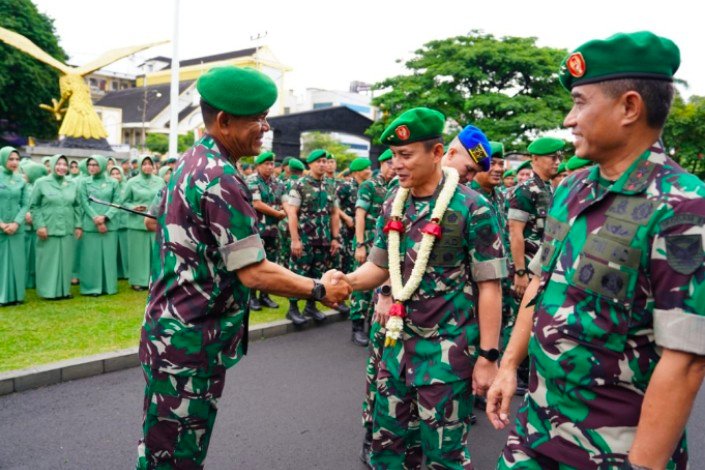 Danrem 043/Gatam Hadiri Acara Tradisi Penerimaan Dan Pelepasan Pangdam II/Sriwijaya