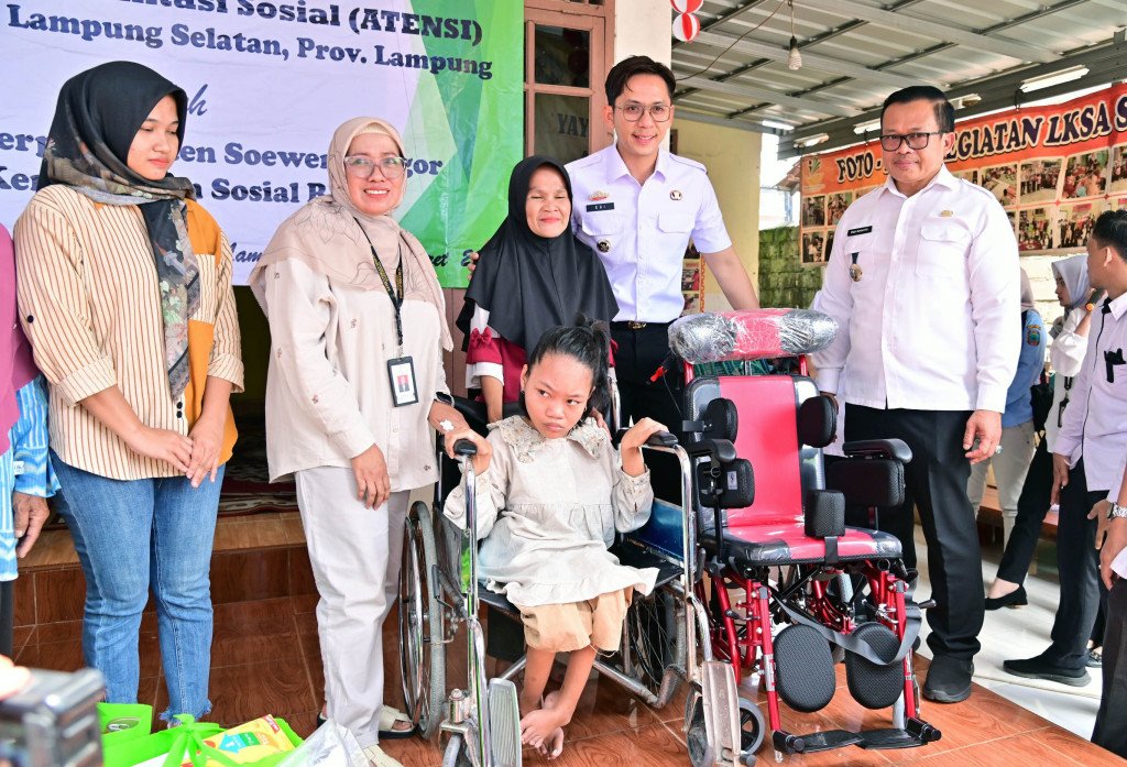 Bupati Lampung Selatan Salurkan Bantuan ATENSI dari Kemensos RI kepada 102 PPKS di Kecamatan Natar
