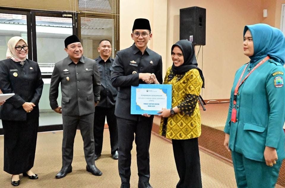 Menjelang Hari Raya Idul Fitri 1446 H, Sebanyak 2.513 THLS Lamsel Terima Tunjangan Keagamaan