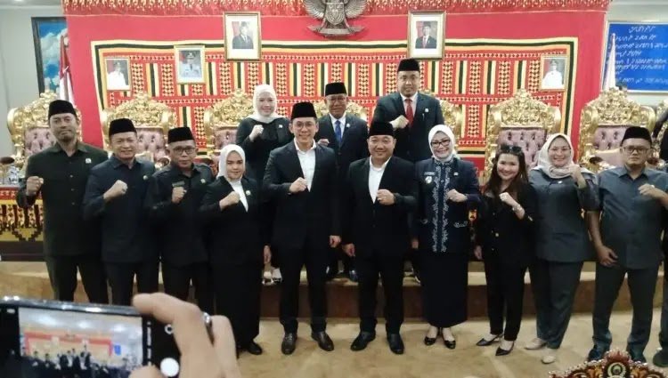 DPRD Lamsel Gelar Rapat Paripurna Sahkan Bupati dan Wakil Bupati Terpilih Periode 2025-2030