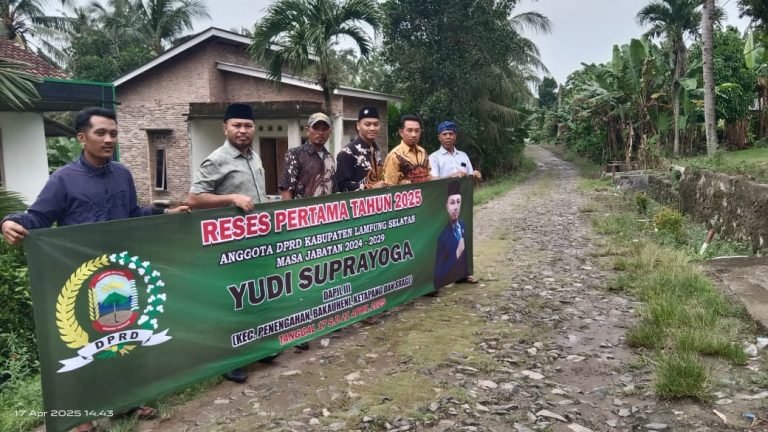 Anggota DPRD Lamsel Yudi Suprayoga Tinjau Jalan di Ruguk, 30 Tahun Tak Tersentuh Pembangunan