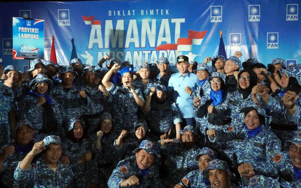 Potret Kebersamaan Bupati Egi dan Ratusan Pemuda Nasionalis di Malam Api Unggun Bela Negara