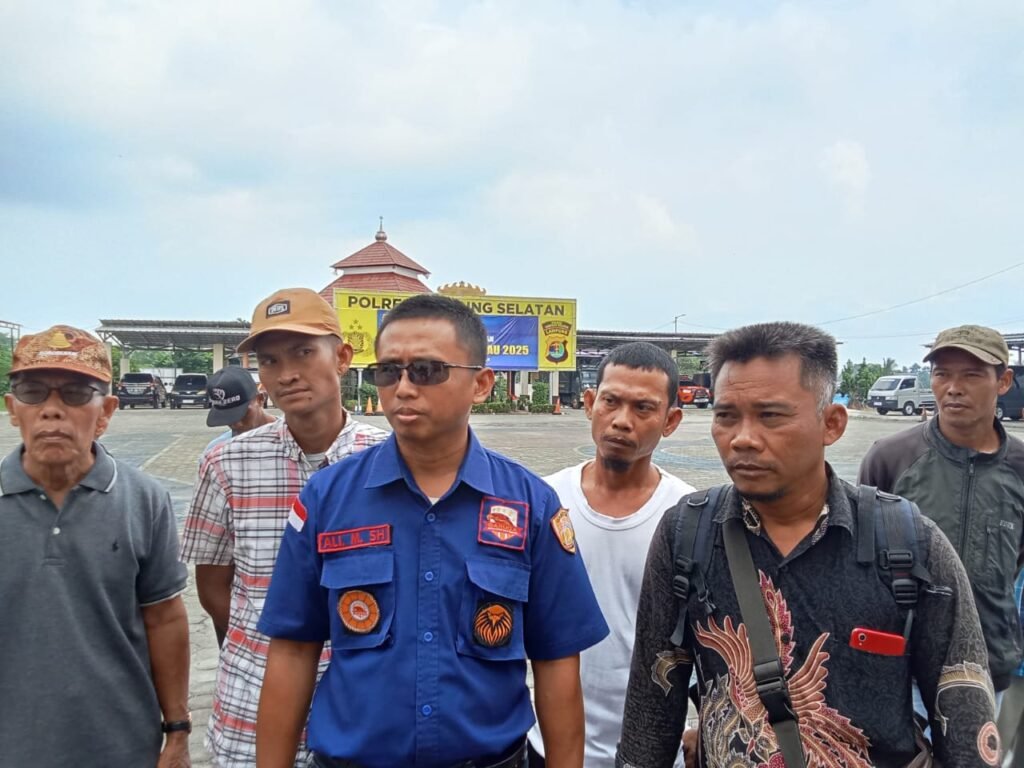 Warga Desa Sinar Palembang Laporkan Kadesnya Ke Polres Lamsel Terkait Dugaan Penyelewengan DD