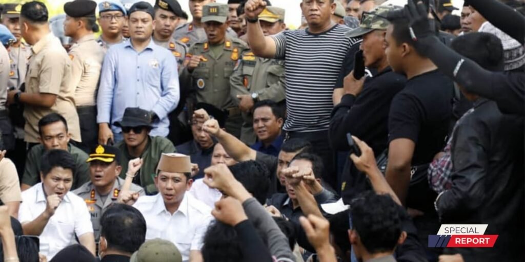 Potret Pemimpin Merakyat: Duduk di Aspal, Bupati Egi Serap Aspirasi Rakyat dengan Hati