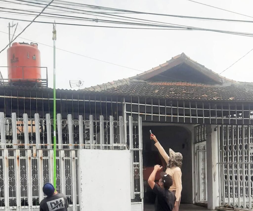 Fokus Benahi Kesemrawutan, Disperkim Kota Tertibkan dan Rapikan Kabel Fiber Optik di Bandar Lampung