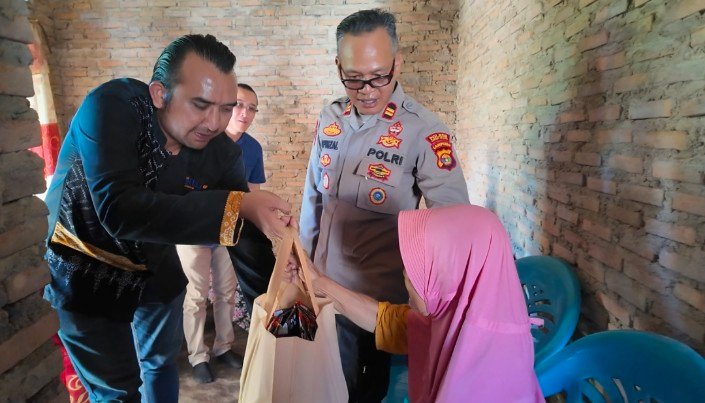 Polisi dan Pelaku Wisata Bersatu Bantu Warga: Bukti Nyata Harmoni di Merak Belantung