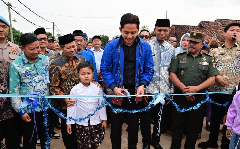 Bupati Egi Resmikan Jalan di Wilayah Kecamatan Jati Agung,Warga Gembira