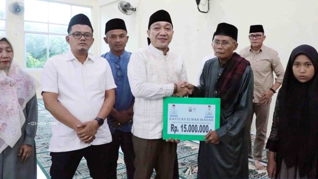 Wabup Syaiful Tutup Safari Ramadan 1447 H di Ketapang, Serahkan Santunan dan Bantuan Masjid