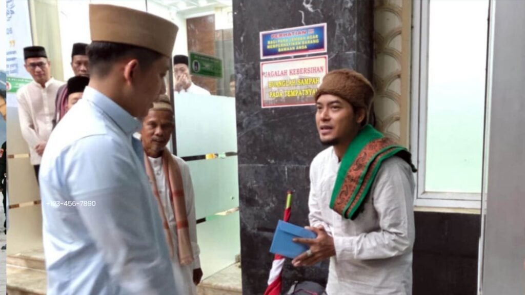 121 Hari Jalan Kaki ke Mekkah, Musafir Asal Surabaya Ini Tak Menyangka Dapat Bantuan dari Bupati Egi Saat Iktikaf di Lampung Selatan