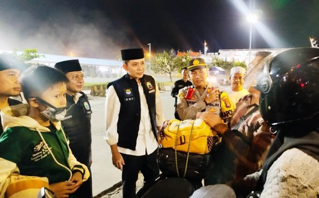 Pukul 00.15 Saat Banyak Terlelap, Bupati Egi Berdiri di Tengah Pemudik Motor: Mengawal Harapan Pulang Selamat