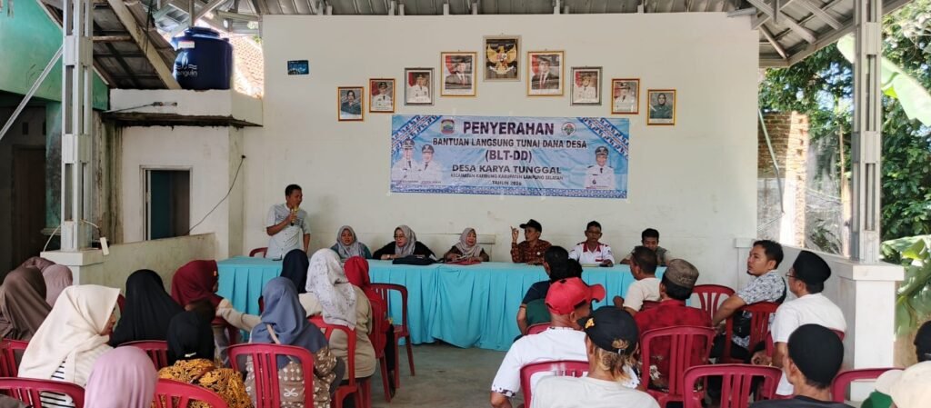 Pemdes Karya Tunggal Salurkan BLT DD Miskin Ektrim,Semoga Bermanfaat