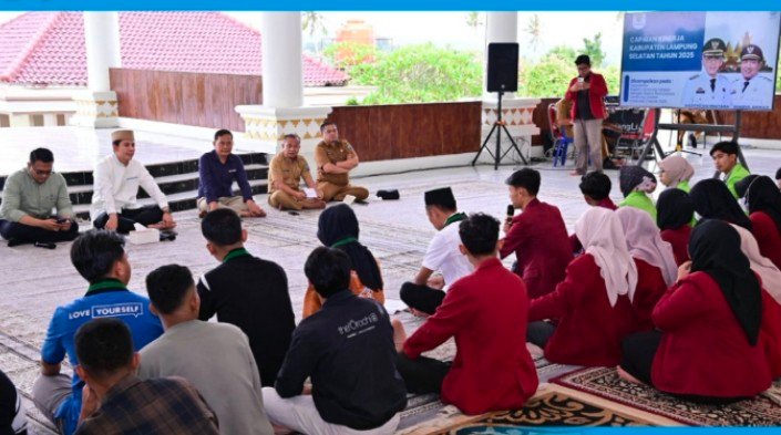 Duduk Lesehan Bahas 7 Tuntutan Mahasiswa: Egi: Kritik Boleh, Demokrasi Harus Dewasa