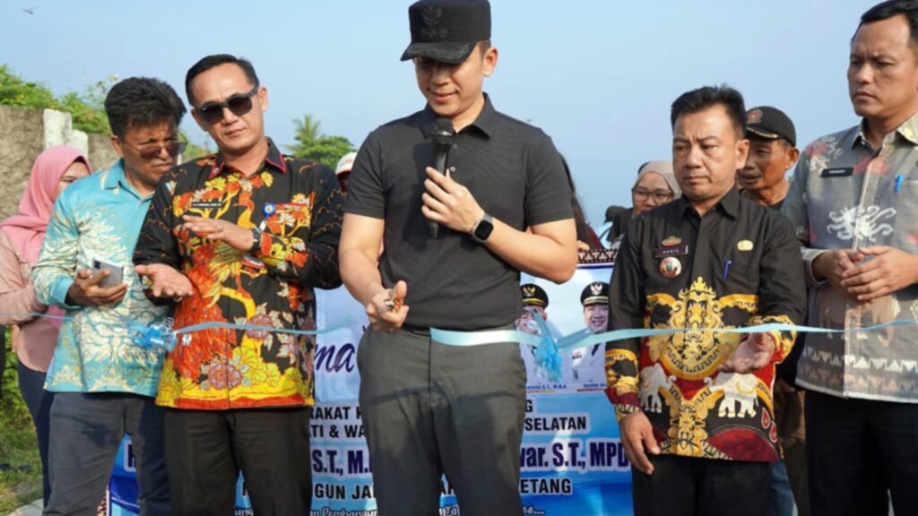 Bupati Egi Resmikan Jalan Lubuk Dalam Way Urang Lampung Selatan