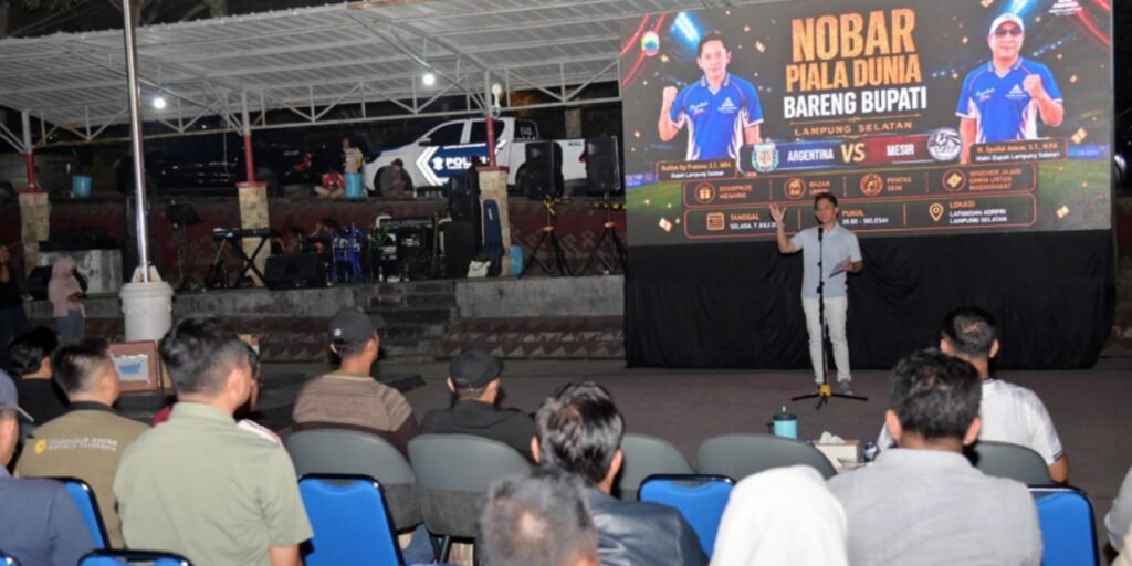 UMKM Raup Berkah dari Nobar Piala Dunia, Bupati Egi: Gema HELAU Gerakkan Ekonomi Rakyat dan Perkuat Gotong Royong