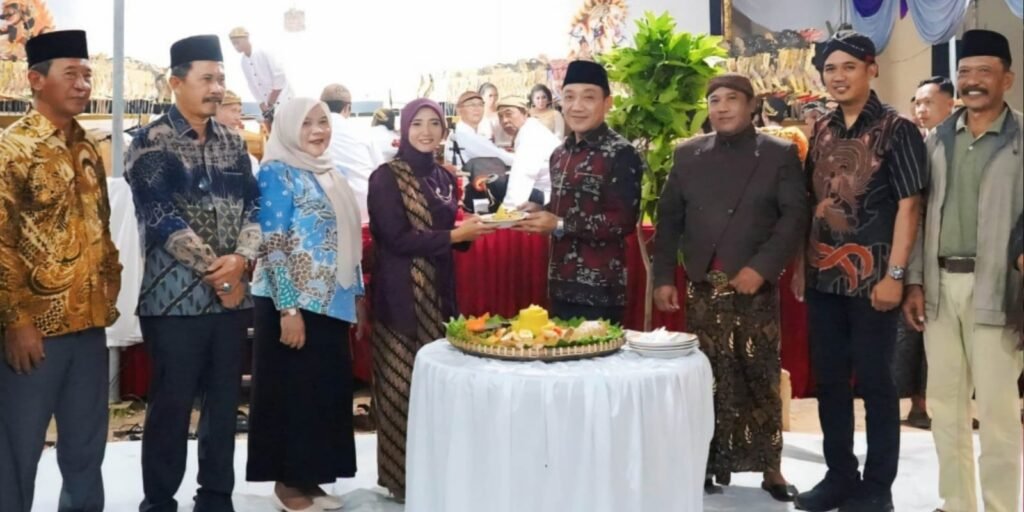 Hari Jadi ke-53 Desa Beringin Kencana, Wabup Syaiful Anwar Ajak Warga Perkuat Persatuan Menuju Desa HELAU