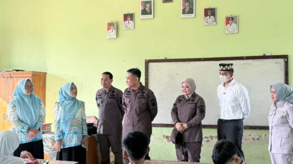 Turun Langsung ke Sekolah di Natar, Bupati Radityo Egi dan Kajati Lampung Pastikan Program MBG Berjalan Sesuai SOP