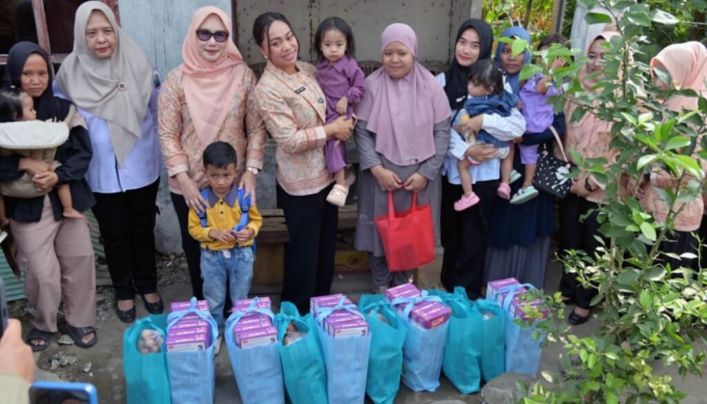 Sentuh Langsung Keluarga Penerima Bantuan, Ketua TP PKK Lamsel Perkuat Pendampingan Anak Berisiko Stunting